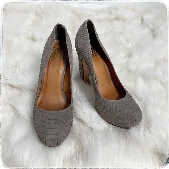 Pour la Victoire heels - Picture 1 of 7